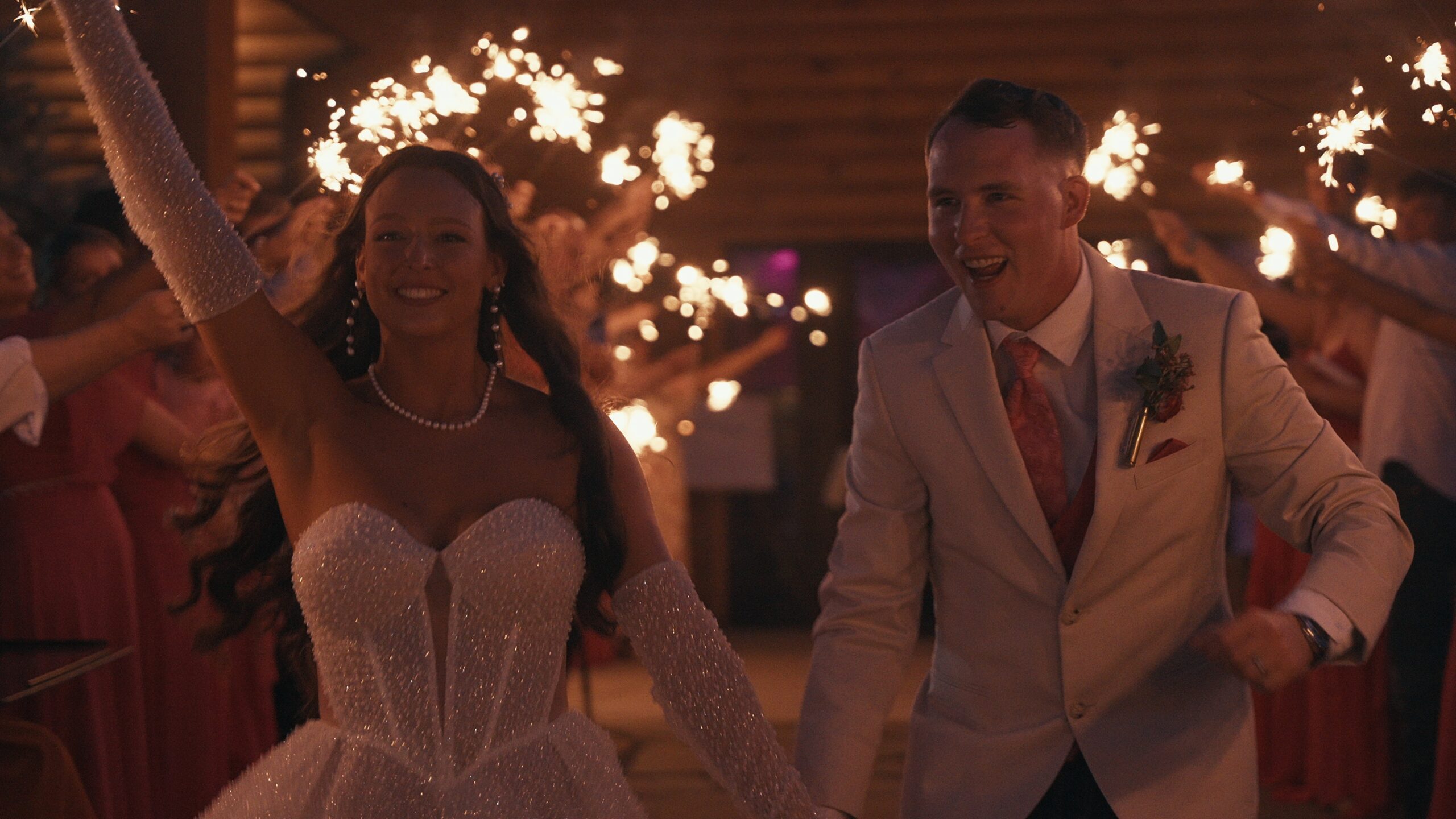 Maisie + Zaccary Sneak Peek CUT v01_01_01_28_00